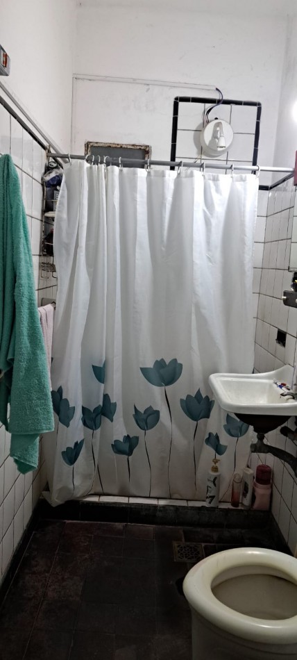 VENDEMOS CASA A RECICLAR Calle Necochea 116