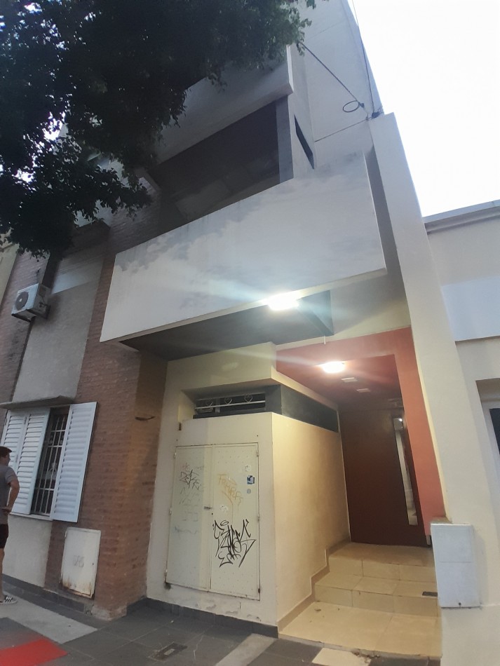 VENDEMOS Calle San Lorenzo 212 casi San Juan. Dpto 1 dormitorio.