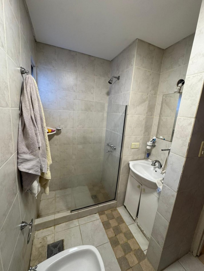 VENDEMOS Calle San Lorenzo 212 casi San Juan. Dpto 1 dormitorio.