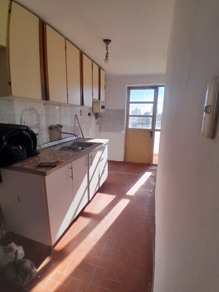 VENDEMOS DPTO DE 3 DORMITORIOS CALLE MONTEVIDEO 646