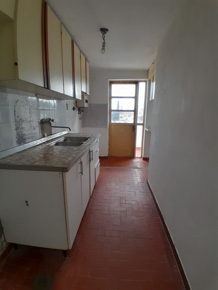 VENDEMOS DPTO DE 3 DORMITORIOS CALLE MONTEVIDEO 646