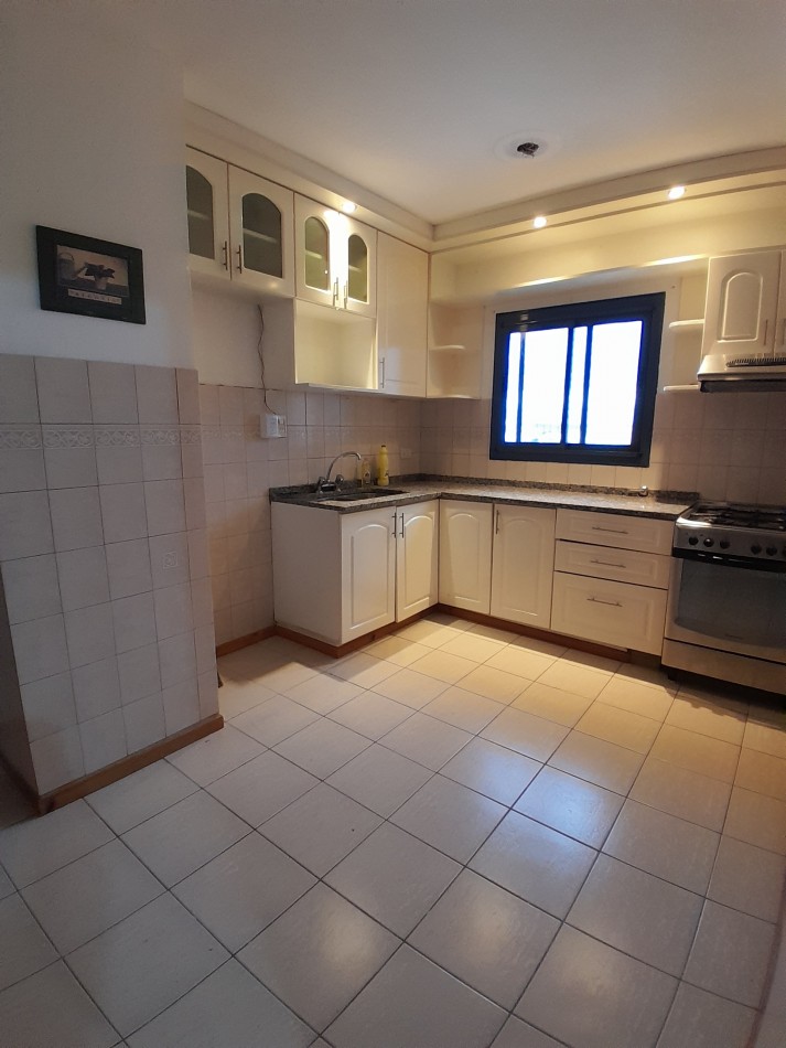 ALQUILAMOS Semi piso calle Cervantes 550 3 dormitorios