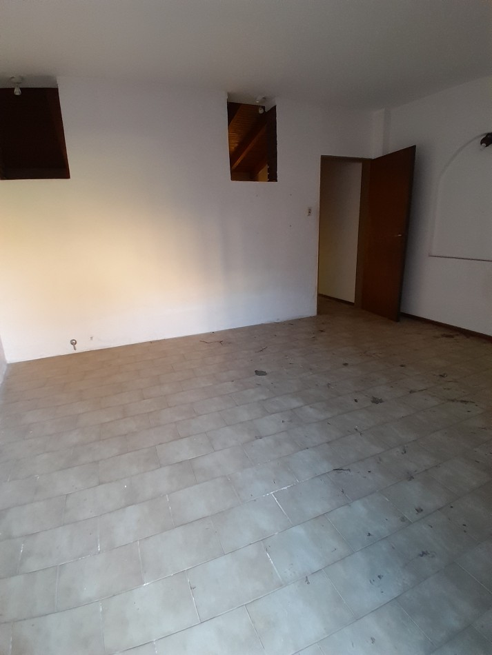 VENDEMOS casa a mejorar calle Guatemala 746