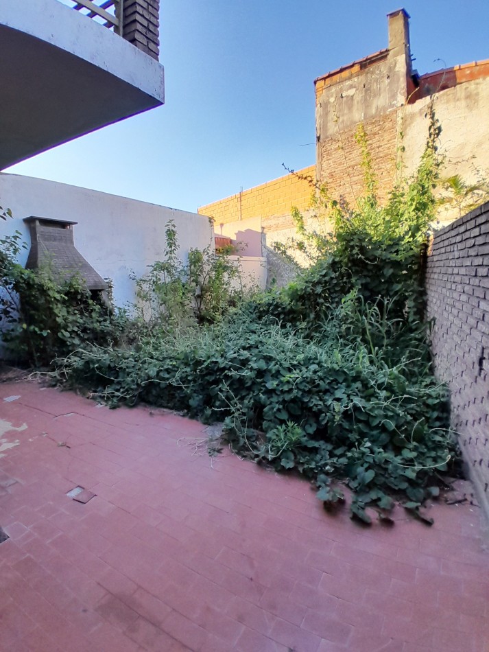 VENDEMOS casa a mejorar calle Guatemala 746