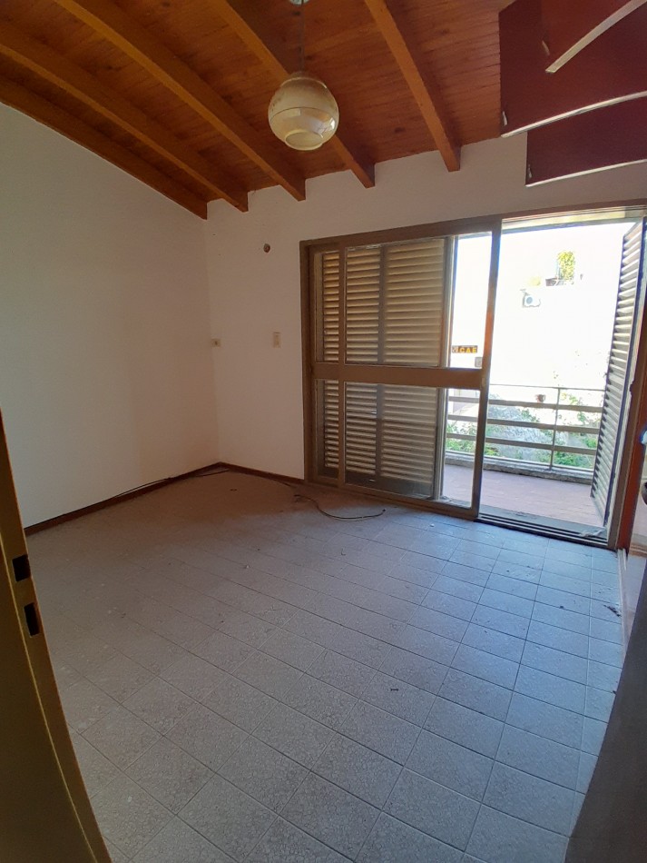 VENDEMOS casa a mejorar calle Guatemala 746