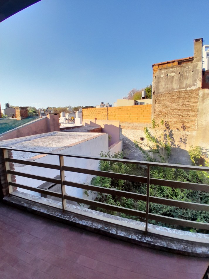 VENDEMOS casa a mejorar calle Guatemala 746