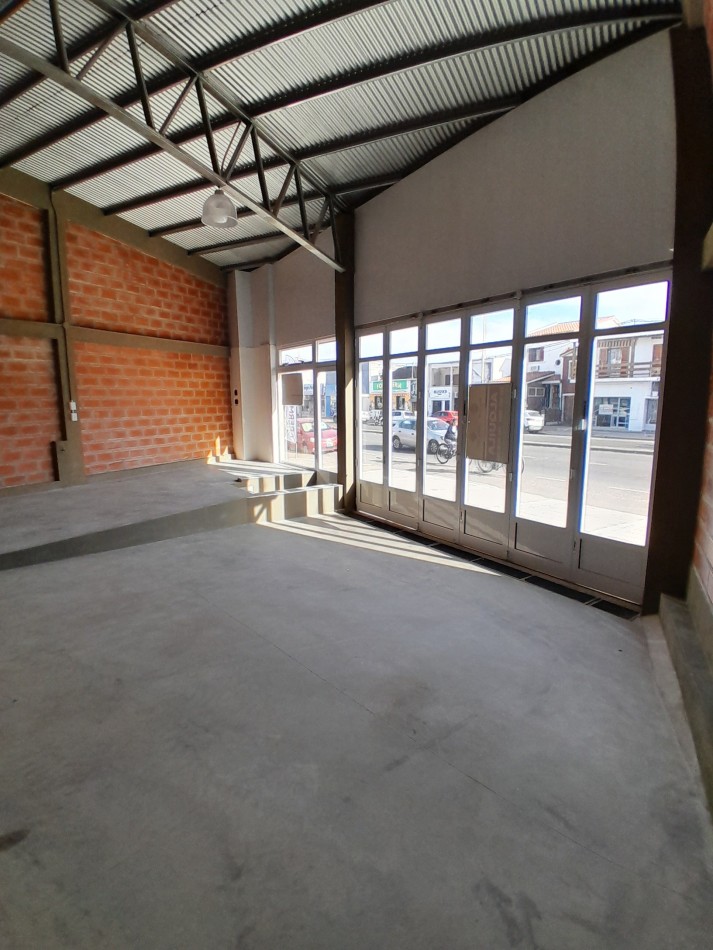 Alquilamos Local a estrenar calle Almafuerte 1233